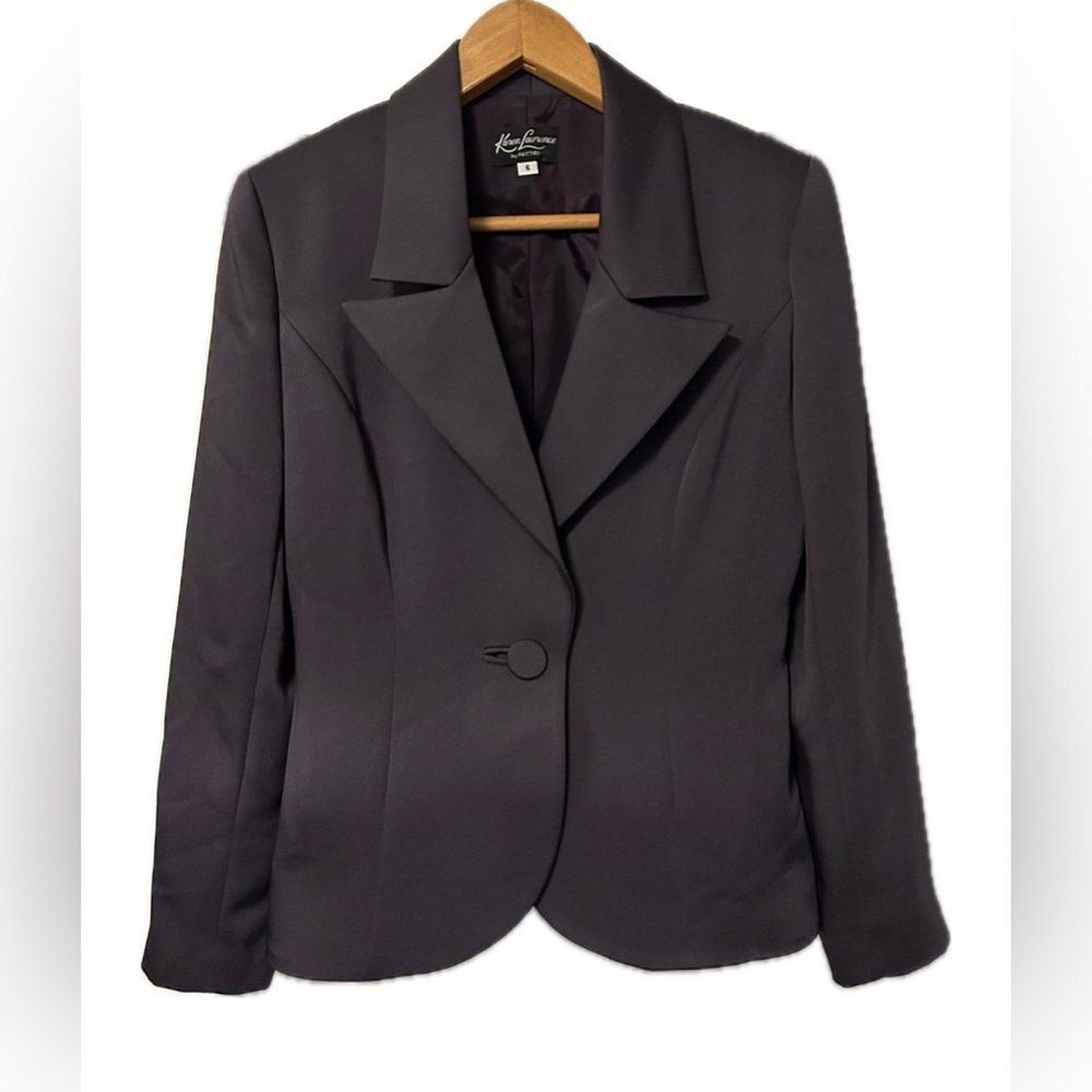 Karen Laurence Skirt suit. Size 6.